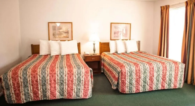 Четырёхместный номер Comfort Wayfarer Inn Woodward