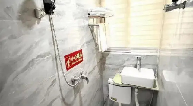 Zunyi Junling Hotel, Varaa Hotelli Zunyi Guizhou