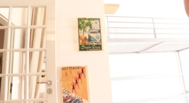 Кровать в общем номере Nesha Guesthouse Lisbon