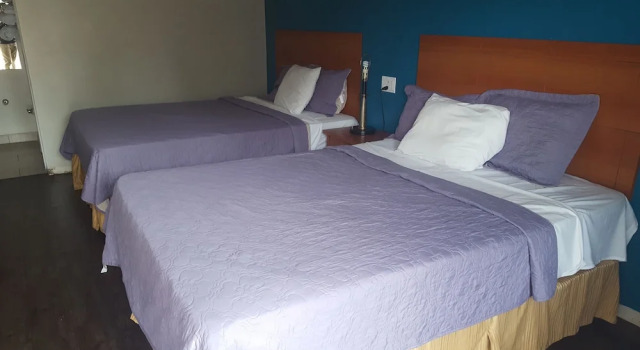 Четырёхместный номер Standard Avenue Motel