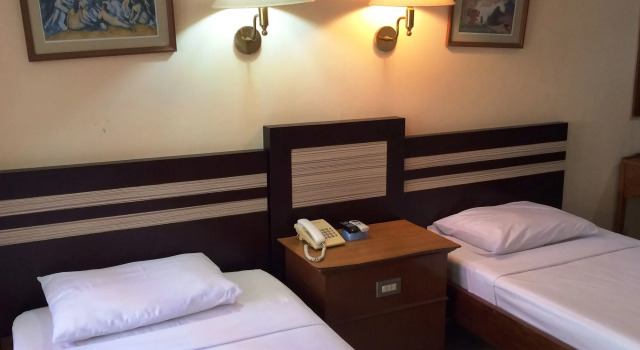 Sri Ratu Hotel, Забронировать Отель Отели провинции Бали с завтраком, Завтраки