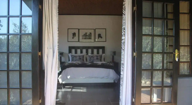 Коттедж с балконом и с красивым видом из окна Zwartberg View Mountain Lodge