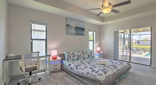 Private Saltwater Pool: Spacious Cape Coral Villa, Забронировать Вилла Кейп-Корал Southwest Florida, рядом с Mike Greenwell's Bat-A-Ball &amp; Family Fun Park