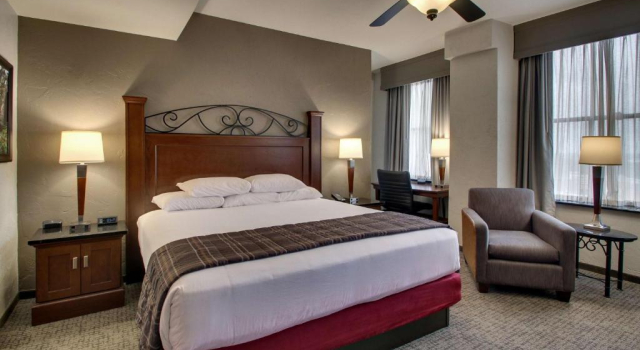 Номер Superior Drury Plaza Hotel San Antonio Riverwalk