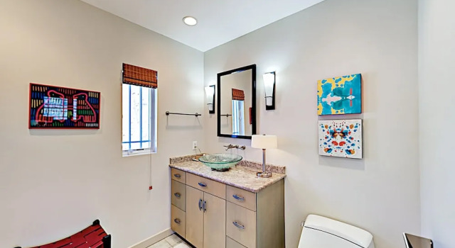 Iconic West End Home 2 Bedrooms 2 Bathrooms Home, Varaa Lomakoti Provincetown Cape Cod