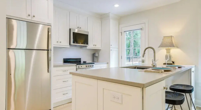 Коттедж Beautiful Raleigh Cottage Rental: 5 Mi to Downtown