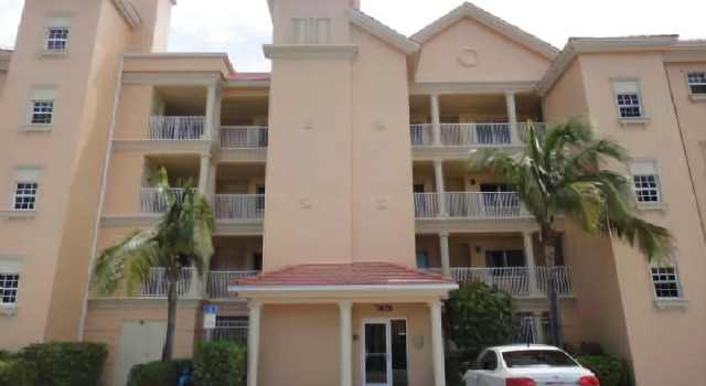 Bella Lago 122 by RedAwning