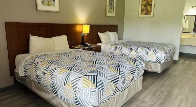 Четырёхместный номер Standard Motel 6 Forrest City AR