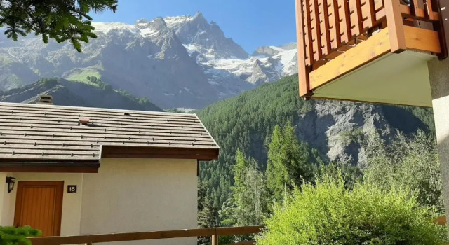 Апартаменты c 1 комнатой с красивым видом из окна Mountain Lodge in Alps-chez Philippe, Panoramic-Village, Renting, view over Glaciers