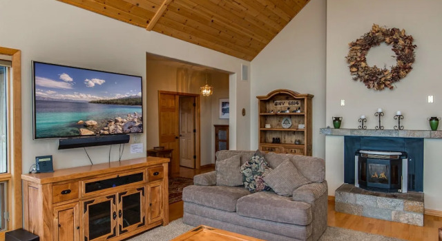 Charming Tahoe Donner Chalet by RedAwning, Забронировать Шале Отели Траков 3 звезды, 3*