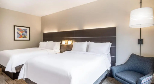 Четырёхместный номер Standard Holiday Inn Express Hotel & Suites Beaumont Northwest by IHG