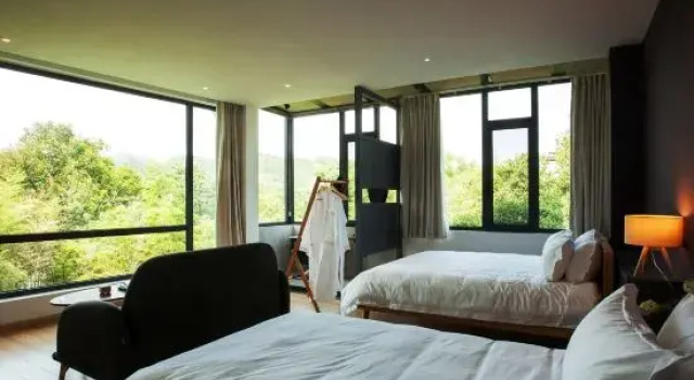 Люкс с 5 комнатами с видом на реку Yichuan Yisu River View Senxi Hostel