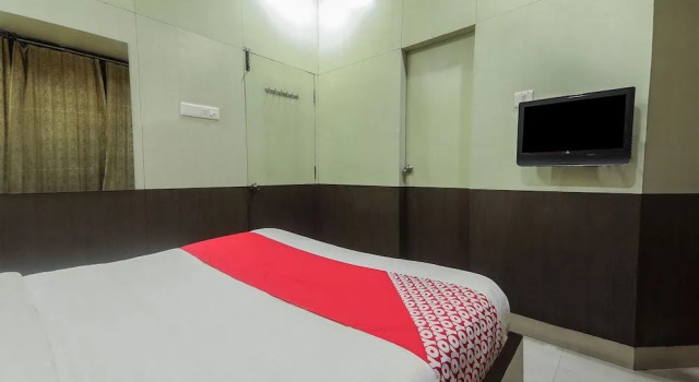 OYO 18369 Hotel Golden Peak