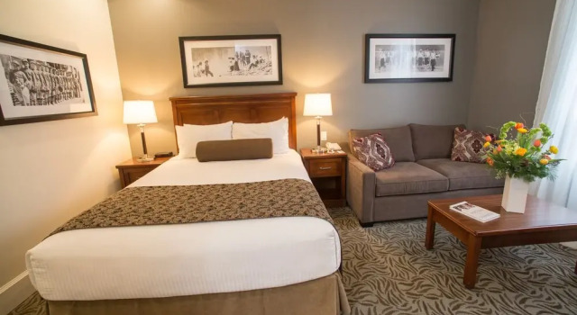 Четырёхместный люкс Deluxe Hume Hotel & Spa