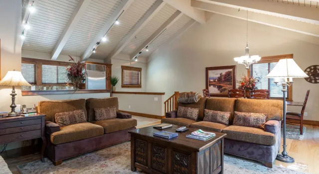 Queen Esther at Deer Valley Resort - Three Bedroom Condo with Hot Tub #2358 3 Condo, Varaa Lomakeskus Deer Valley 