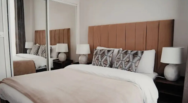 Апартаменты Deluxe Royal Chambers Serviced Apartments