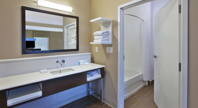 Двухместная студия Hampton Inn Commerce/Novi