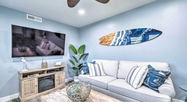 Walk to Beaches: North Myrtle Beach Condo!, Забронировать Апартаменты/квартира Отели Норт-Миртл-Бич с парковкой, рядом с Заповедник Расселл-Берджесс-Костал, Парковка