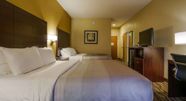 Четырёхместный номер Standard Quality Inn I-75 West Chester-North Cincinnati