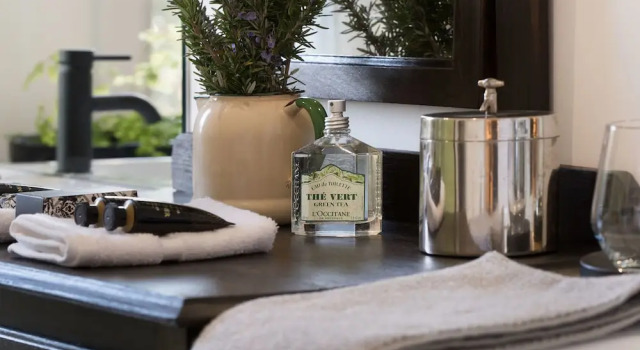 Shillings & Pence, Book Hotel Daylesford 