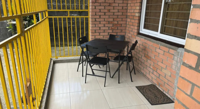 3 Bed House - Sleeps 4 - Parking - Enclosed Garden, Book Vacation Home Hotels in Paramaribo with Parking, Parking