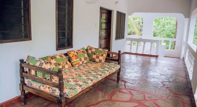 Кровать в общем номере Kijani Cottages DianiBeach