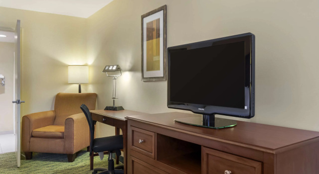 Четырёхместный номер Standard Best Western McAllen Medical Center