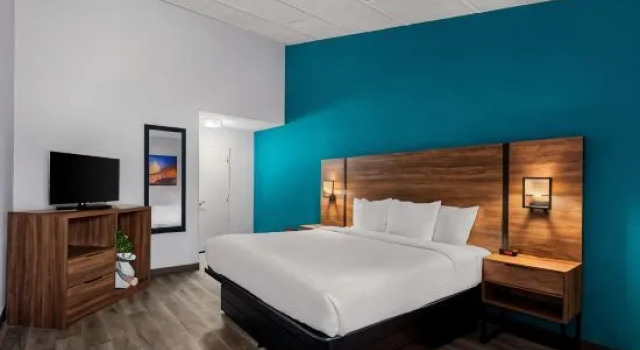 Люкс Clarion Inn Falls Church-Arlington