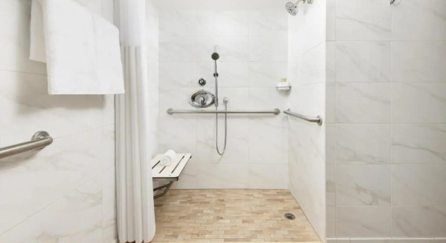 Четырёхместный номер Standard DoubleTree Beach Resort by Hilton Tampa Bay - North Redington Beach