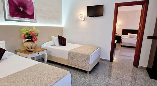 Семейный полулюкс Hotel Plaza Del Castillo