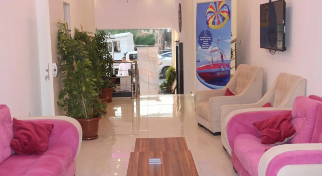 Weekend Hotel