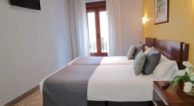 Двухместный номер Standard с балконом и с видом на город Hotel Arcos Catedral