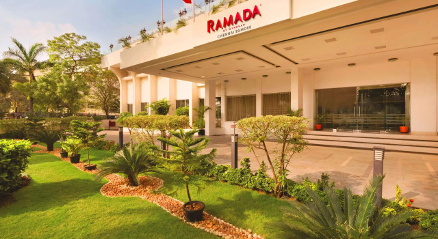 Ramada by Wyndham Chennai Egmore, Забронировать Отель Отели штата Тамилнада с бассейном, Бассейн