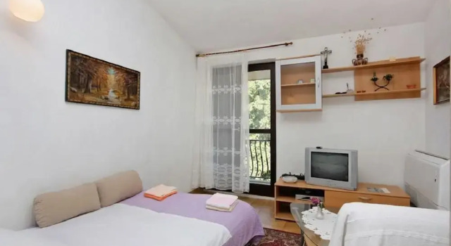 Nedjeljko - 150 m From Beach - A1, Varaa Hotelli Hotellit Split-Dalmatia pysäköinnillä, Pysäköinti