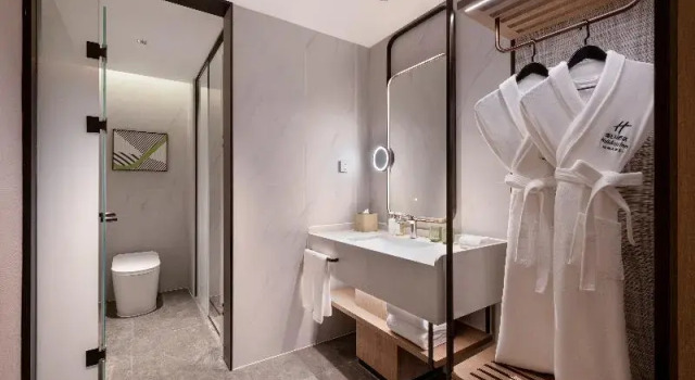Четырёхместный номер Standard Holiday Inn Shanghai Tourism Zone by IHG