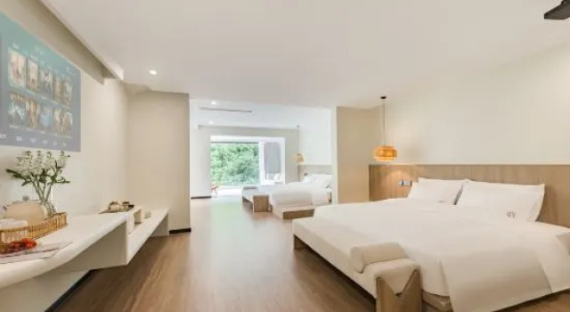 Семейный тент с балконом и с видом на горы Anji Riverside Inn