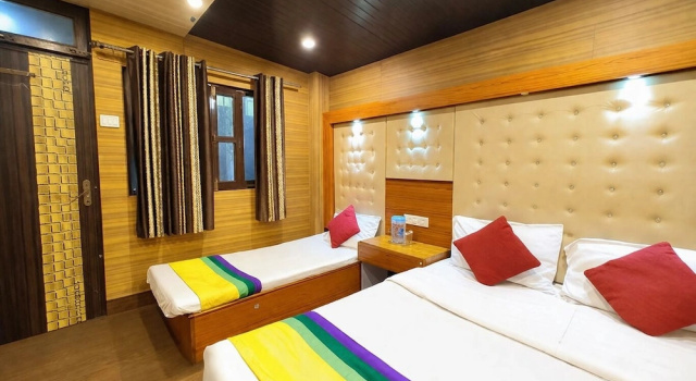 Hotel Flatties Mall Road Nainital, Забронировать Отель Отели штата Уттаракханд 3 звезды, 3*