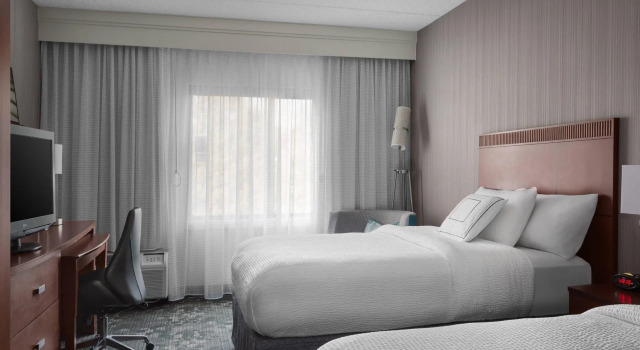 Четырёхместный номер Standard Courtyard by Marriott Fishkill