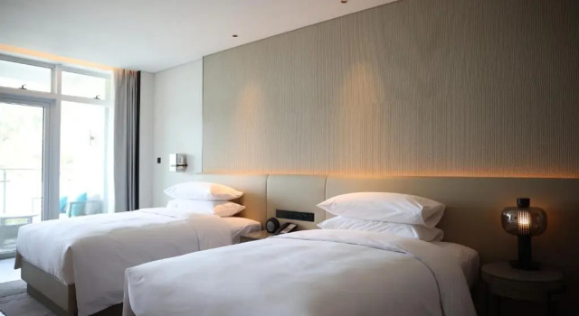 Четырёхместный номер Deluxe с балконом Sheraton Beihai Resort