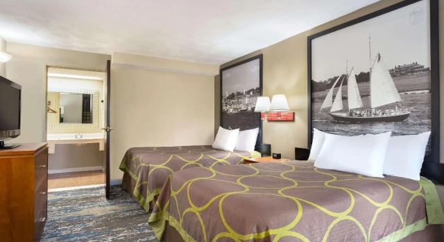 Четырёхместный номер Standard Super 8 by Wyndham West Greenwich/Providence