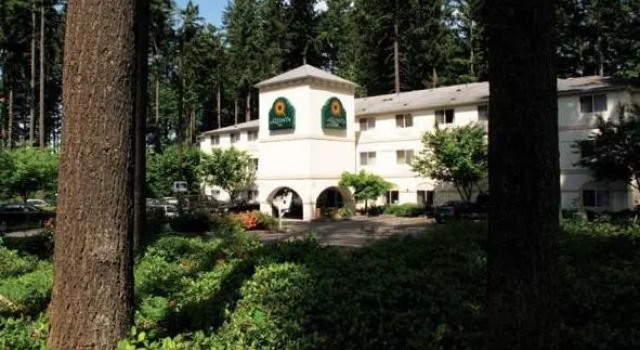 Кровать в общем номере La Quinta Inn by Wyndham Olympia - Lacey