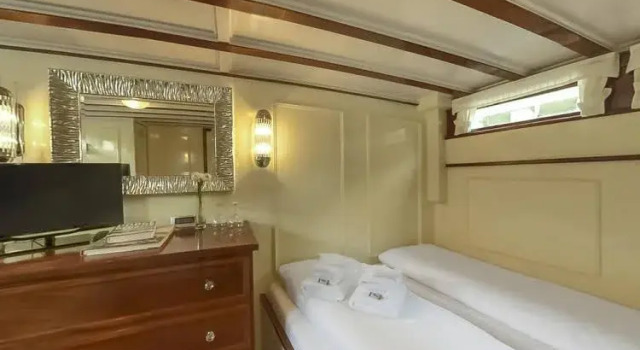 Hotelschiff Nedeva Bremen, Забронировать Отель Отели Бремена 3 звезды, рядом с Улица Бётхерштрассе, 3*