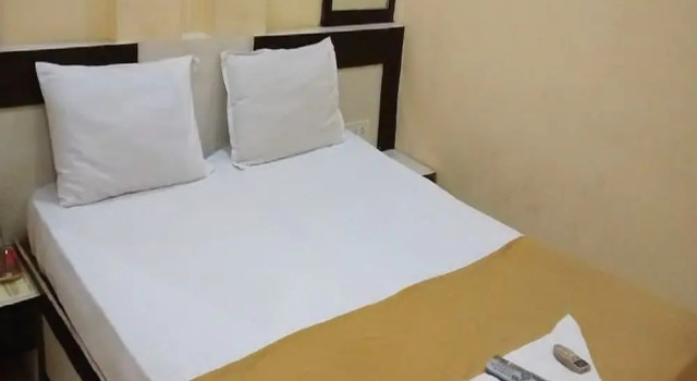 Room Maangta 127 - Andheri, Забронировать Отель Отели штата Махараштры 3 звезды, 3*