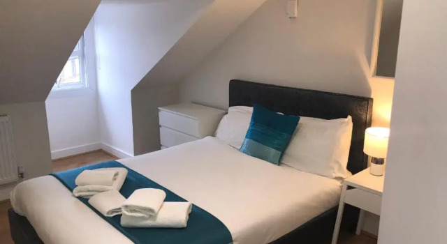 Town Centre Apartment with FREE Parking
