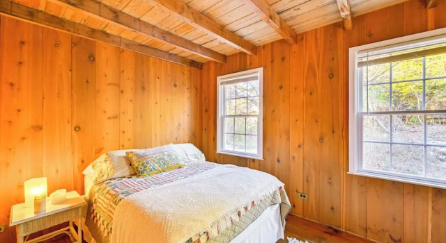 Walk to Amagansett Beach: Cottage w/ Deck!, จอง บ้านพักตากอากาศ Amagansett The Hamptons
