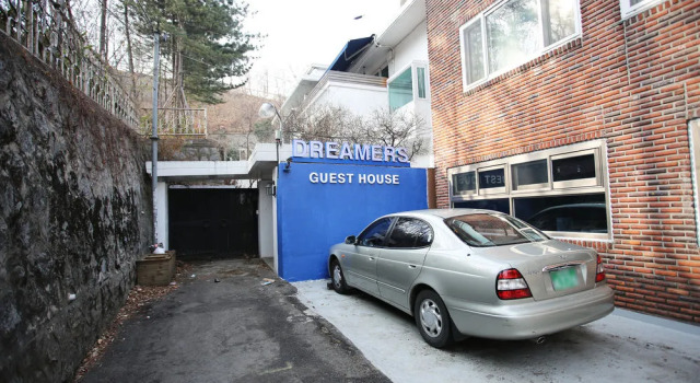 The Classic Guesthouse, Забронировать Гостевой дом Отели Сеула с парковкой, рядом с Торговый центр M Plaza, Парковка