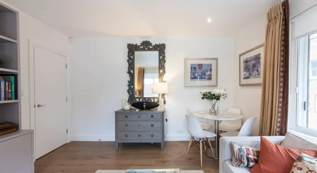 Bright 2 Bedroom Apartment Chelsea, Varaa Huoneisto Asunnot kohteessa Merseyside, Huoneisto