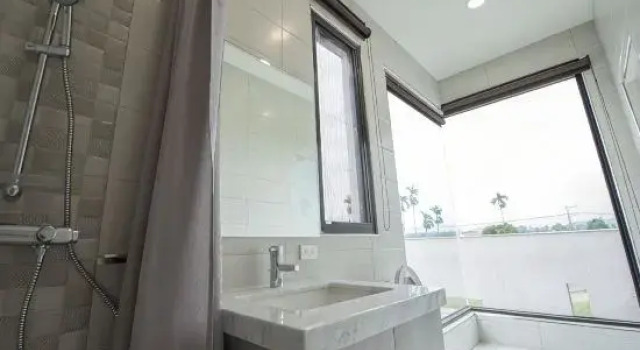 Кровать в общем номере Here is BNB