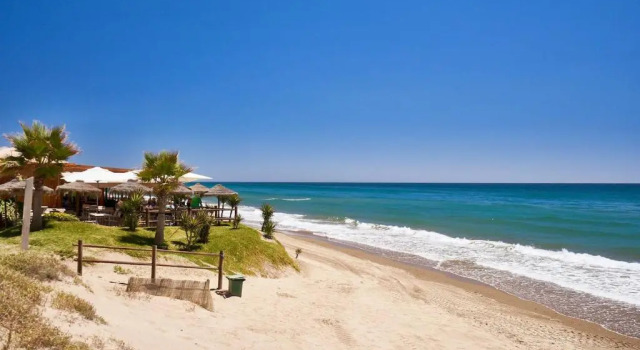 OleHolidays 316 Romana Playa primera linea playa, Забронировать Отель Отели Марбелья 3 звезды, рядом с Теннисный и спортивный клуб Don Carlos, 3*
