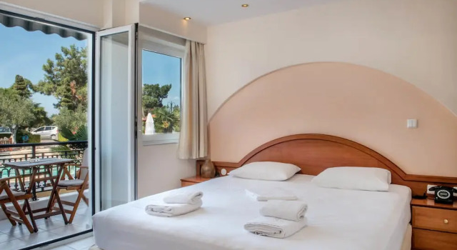 Двухместный номер Standard с балконом Pyrgos Hotel